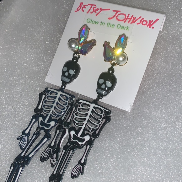 ‼️ LAST PAIR ✨HP✨ $58 Betsey Johnson Glow In the Dark Skeleton Drop Earrings - Picture 6 of 8